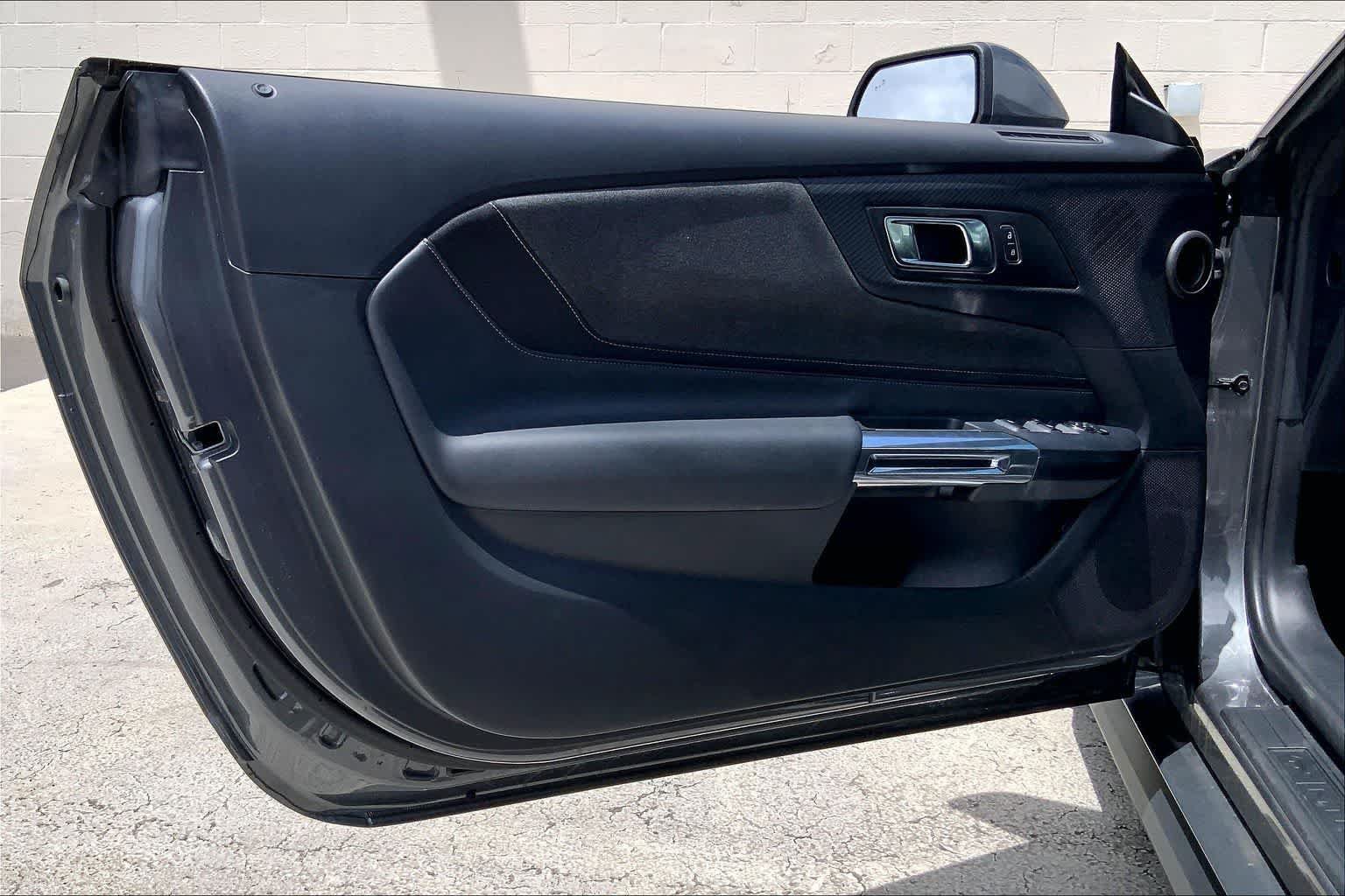 Used 2025 Ford Mustang Convertible RWD image 26