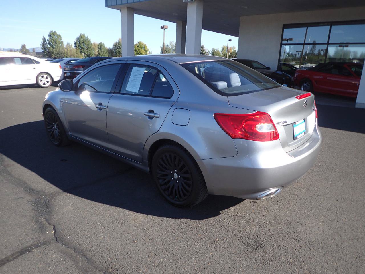 Used 2012 Suzuki Kizashi SE FWD image 3