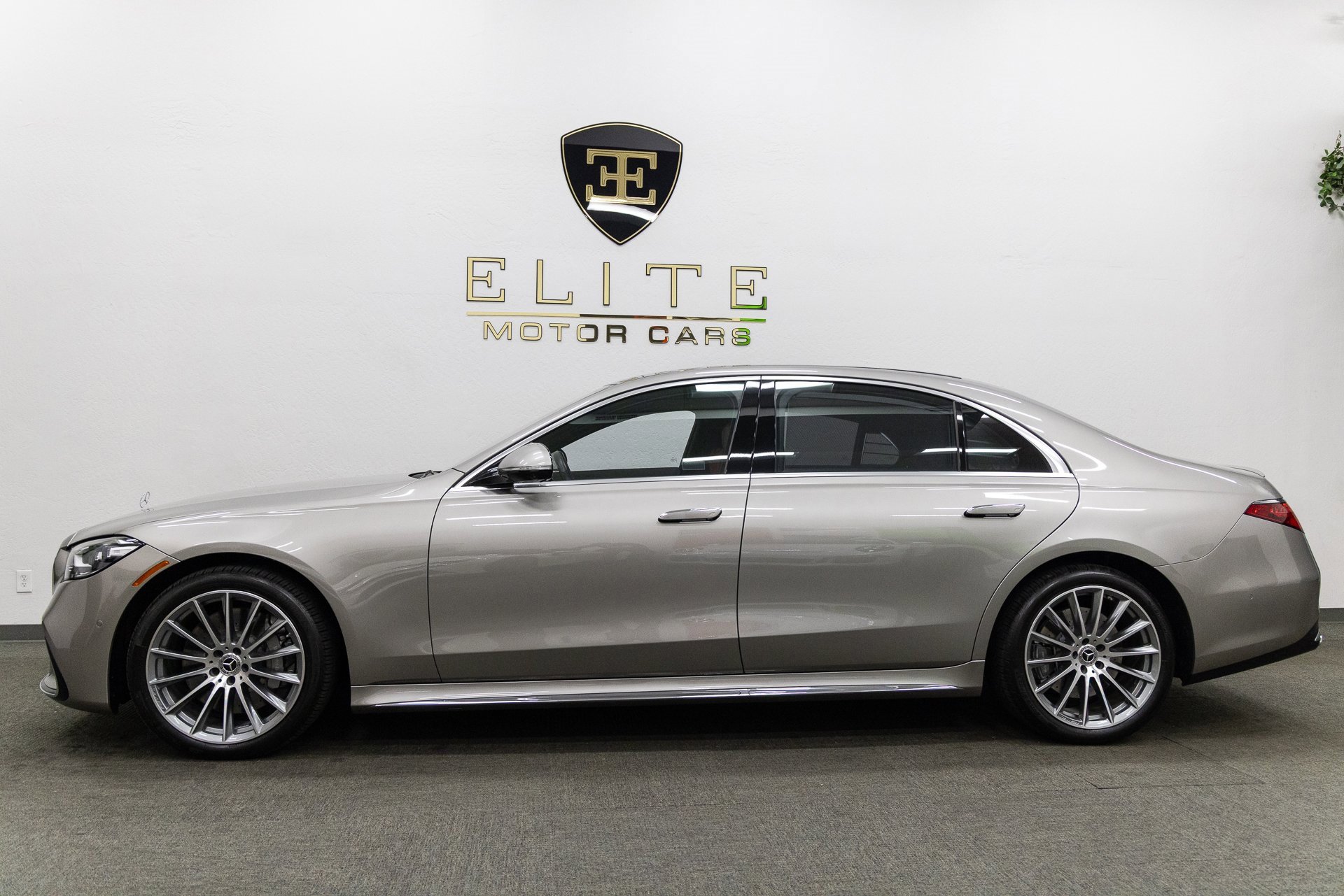Used 2021 Mercedes-Benz S 580 4MATIC Sedan image 2