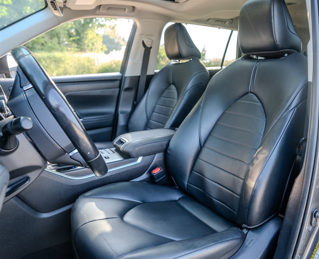 Used 2020 Toyota Highlander XLE FWD image 26