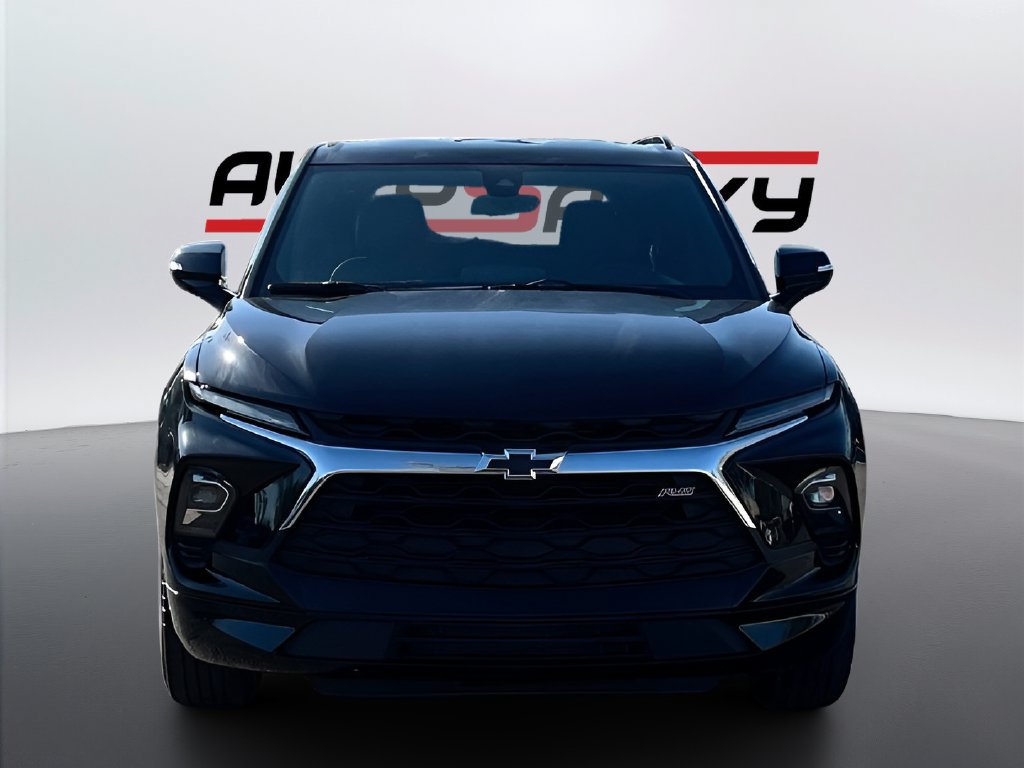 Used 2025 Chevrolet Blazer RS FWD image 2
