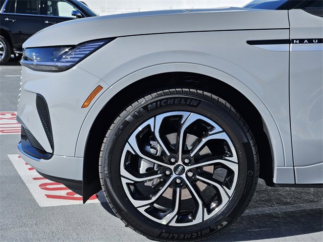 New 2026 Lincoln Nautilus Reserve image 9