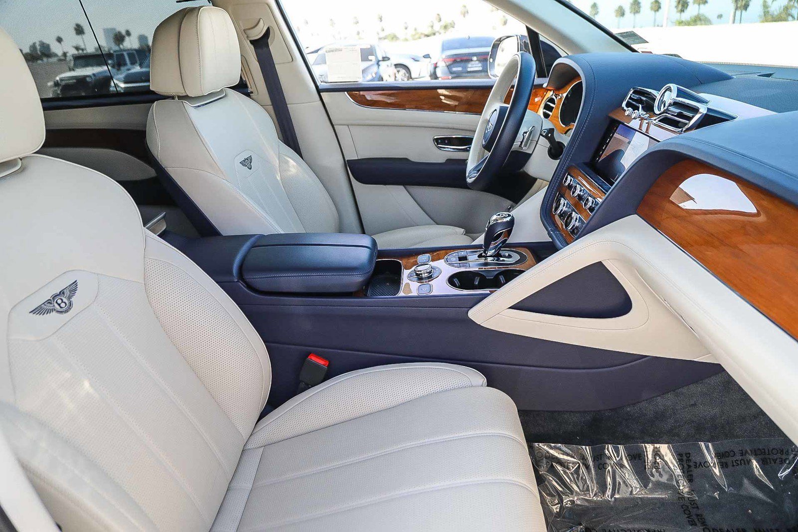 Used 2023 Bentley Bentayga Extended Wheelbase image 16