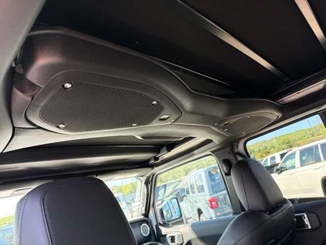 New 2026 Jeep Wrangler Unlimited Sahara AWD/4WD image 9