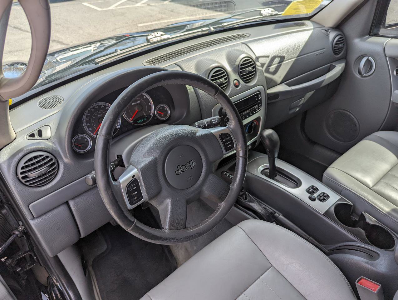 Used 2005 Jeep Liberty Limited AWD/4WD image 13