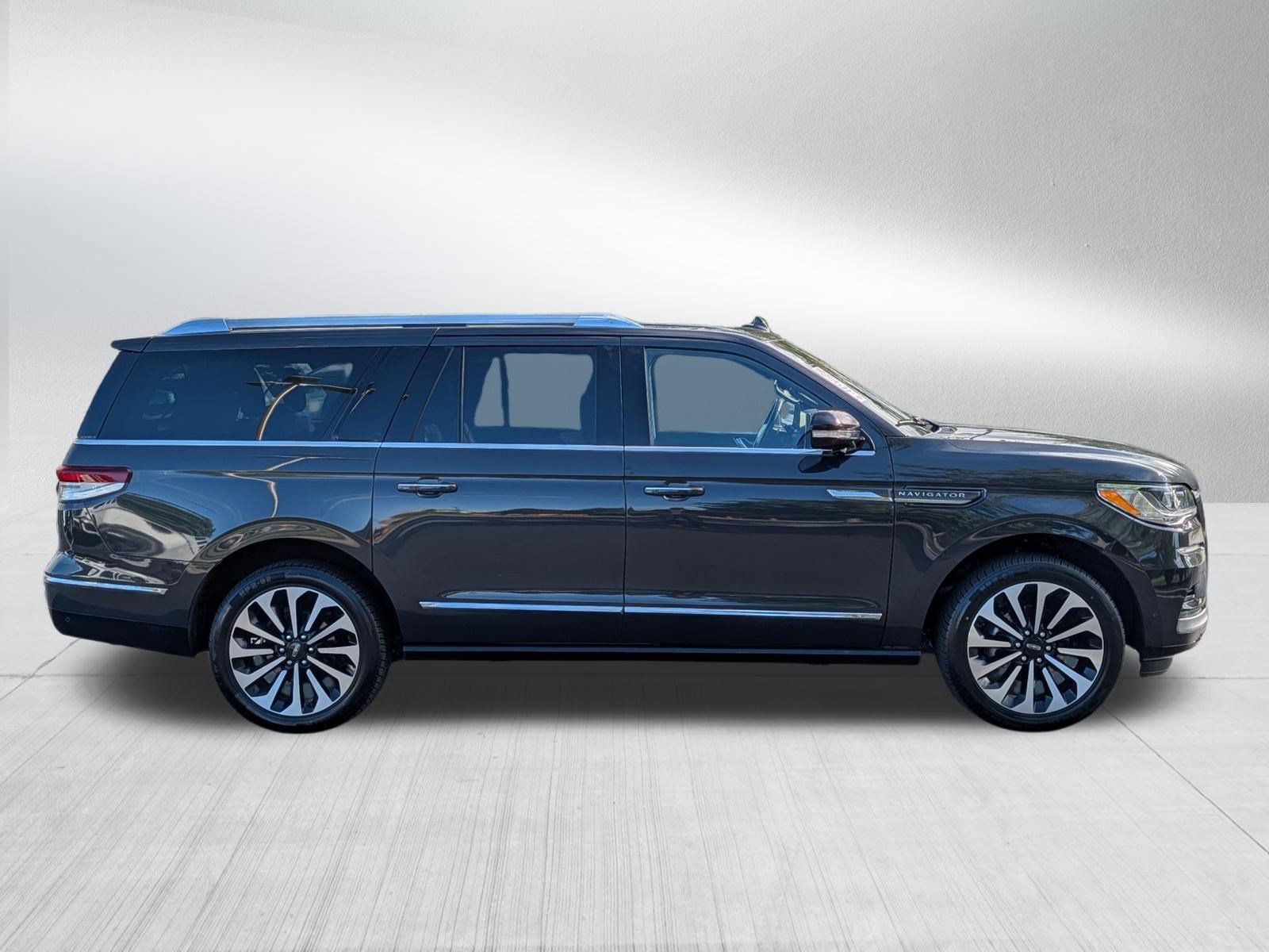 Used 2022 Lincoln Navigator L Reserve AWD/4WD image 8