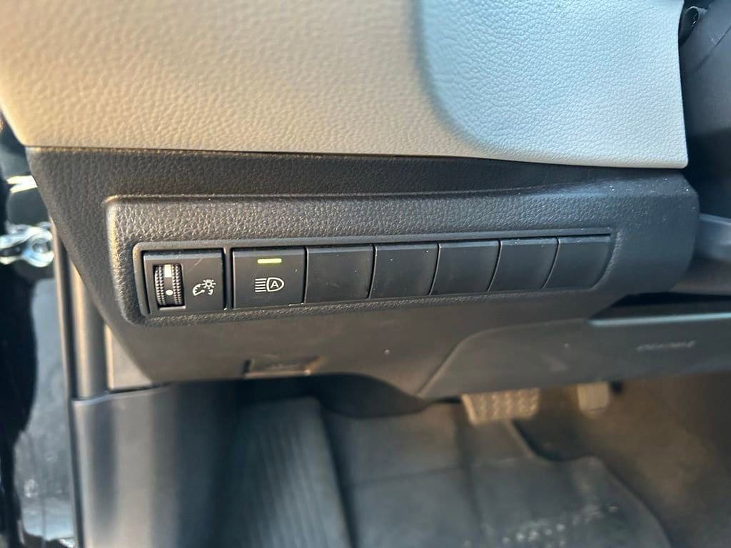 Used 2025 Toyota Corolla LE image 17
