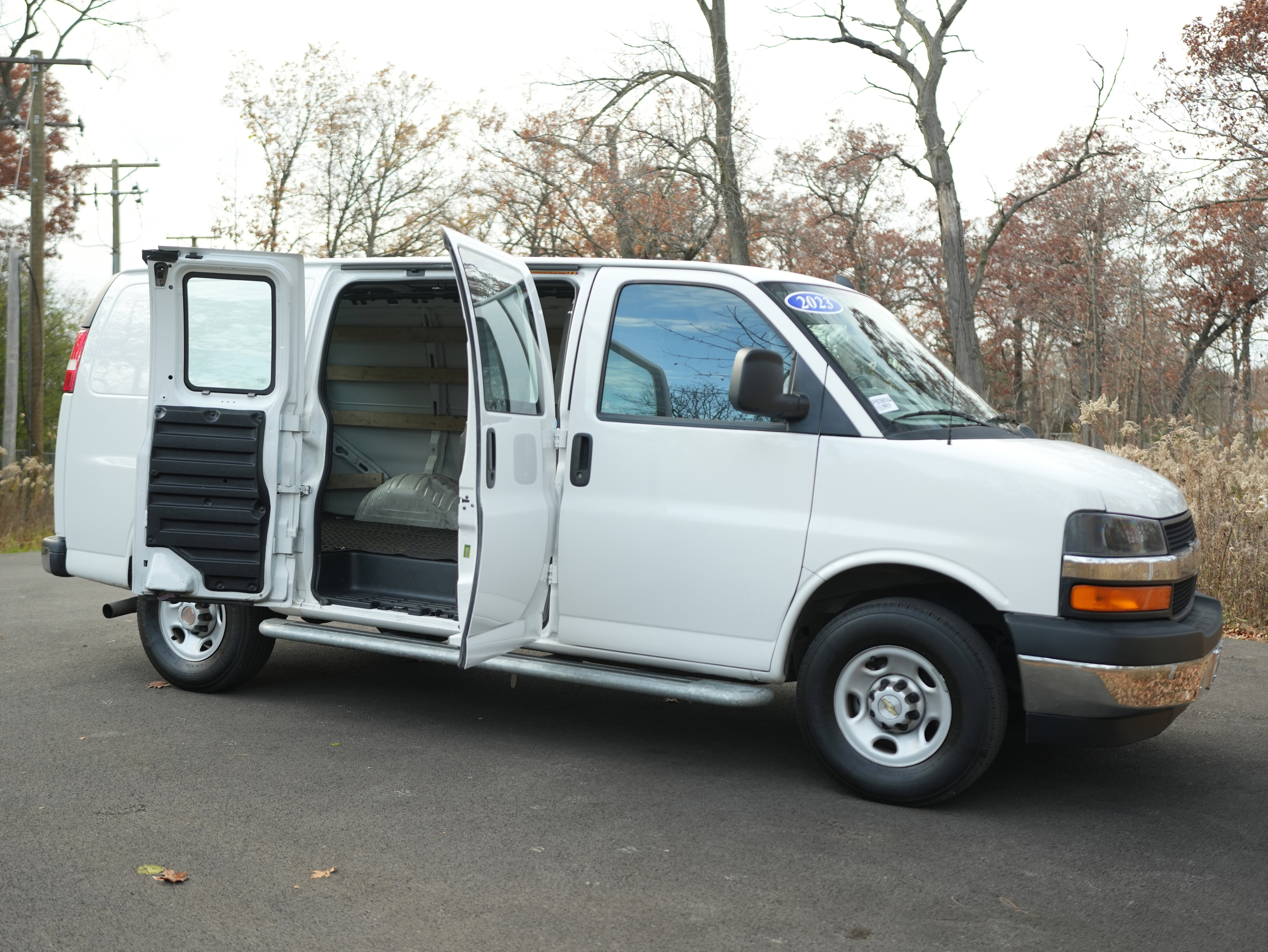 Used 2023 Chevrolet Express 2500 w/ Driver Convenience Package image 12