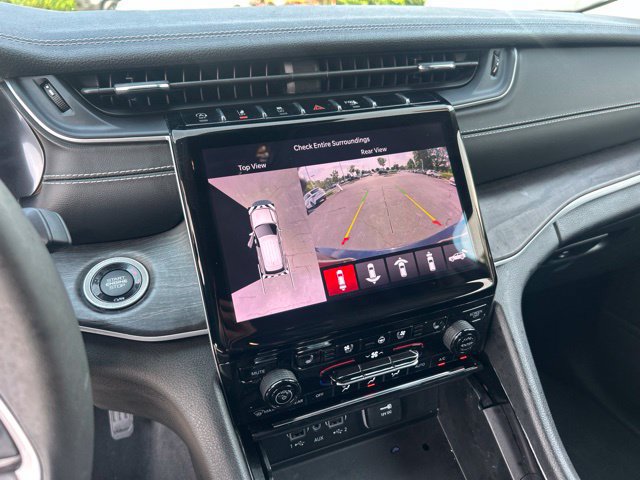 Used 2023 Jeep Grand Cherokee L Limited w/ Luxury Tech Group II AWD/4WD image 25