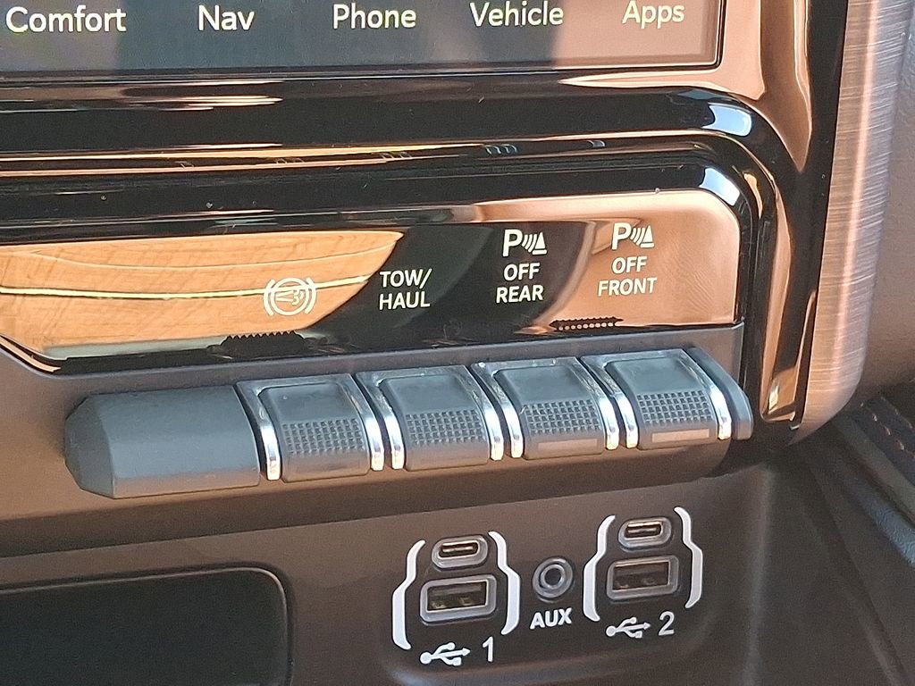 Used 2024 RAM 2500 Limited image 26