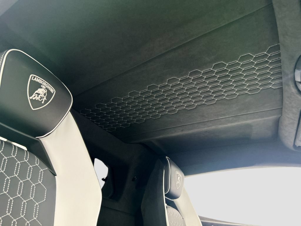 Used 2024 Lamborghini Revuelto AWD/4WD image 16