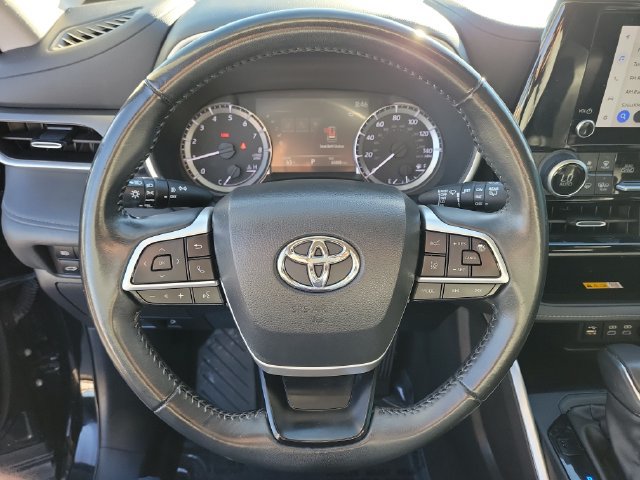 Used 2023 Toyota Highlander XLE FWD image 21