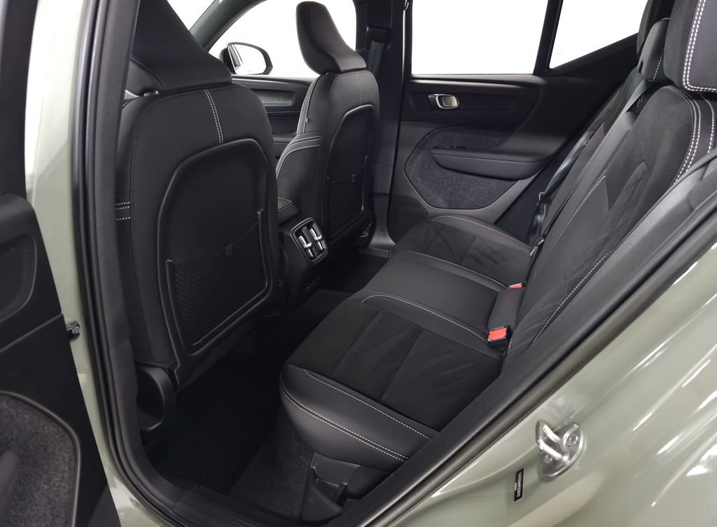 Used 2023 Volvo XC40 Recharge Plus w/ Protection Package Premier AWD/4WD image 32