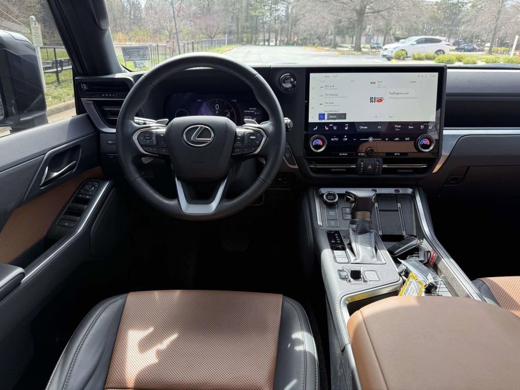 Used 2025 Lexus GX 550 Premium+ w/ Accessory Package (2T) image 8