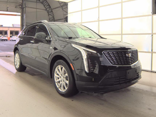 Used 2023 Cadillac XT4 Luxury w/ Cold Weather Package AWD/4WD image 3