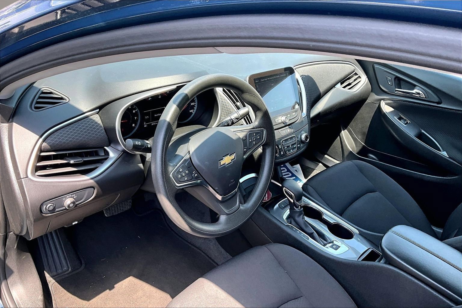 Used 2025 Chevrolet Malibu LT FWD image 17