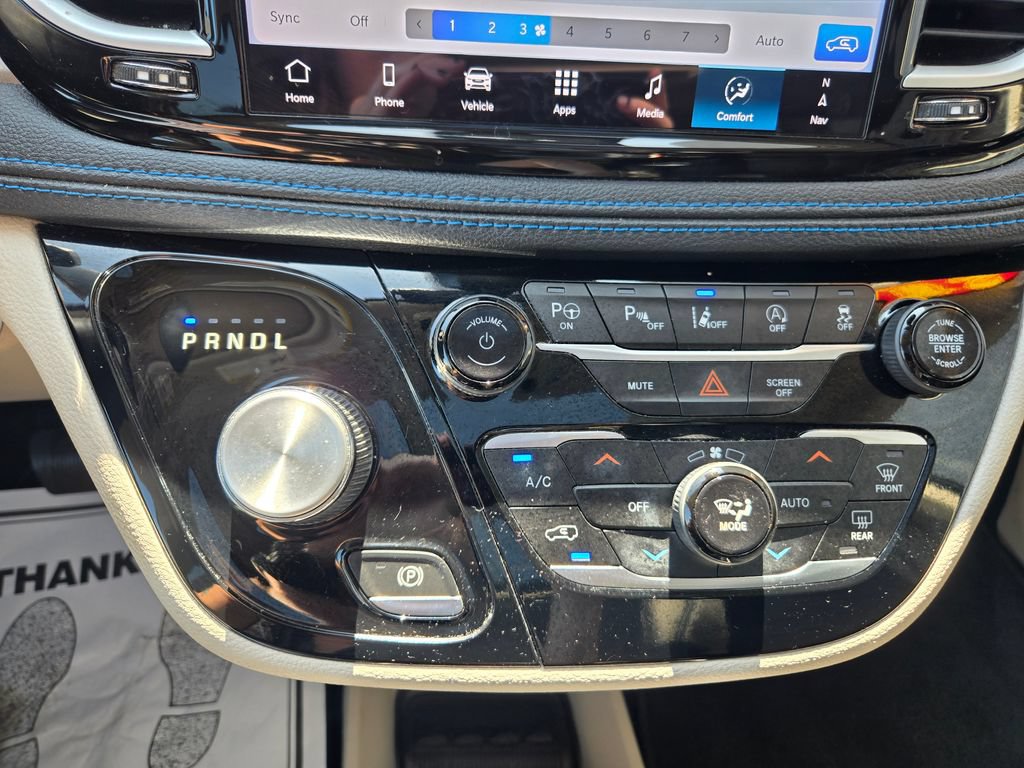 Used 2021 Chrysler Pacifica Touring-L w/ Uconnect Theater Family Group AWD/4WD image 28