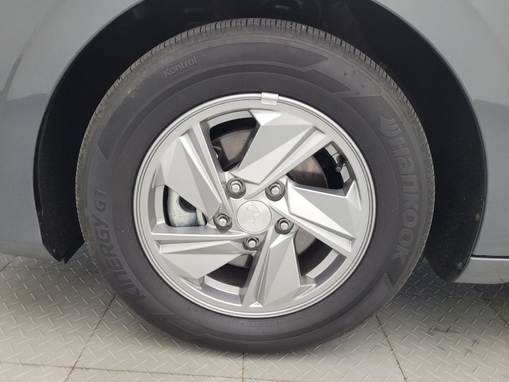 Used 2025 Hyundai Elantra SE FWD image 31