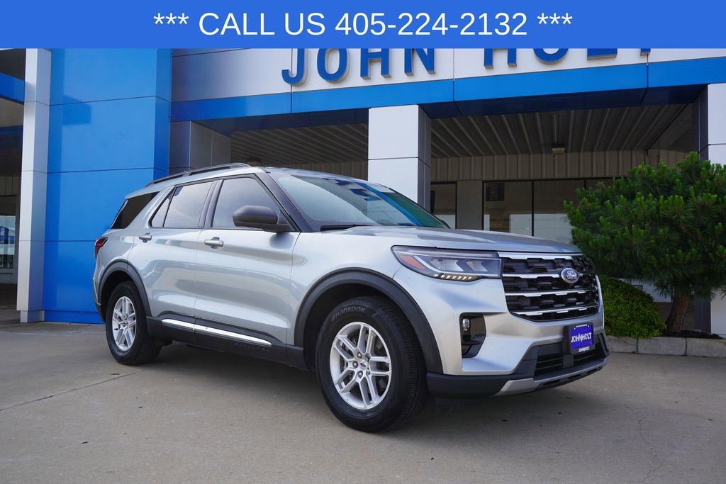 Used 2025 Ford Explorer Active w/ Active Comfort Package RWD image 2