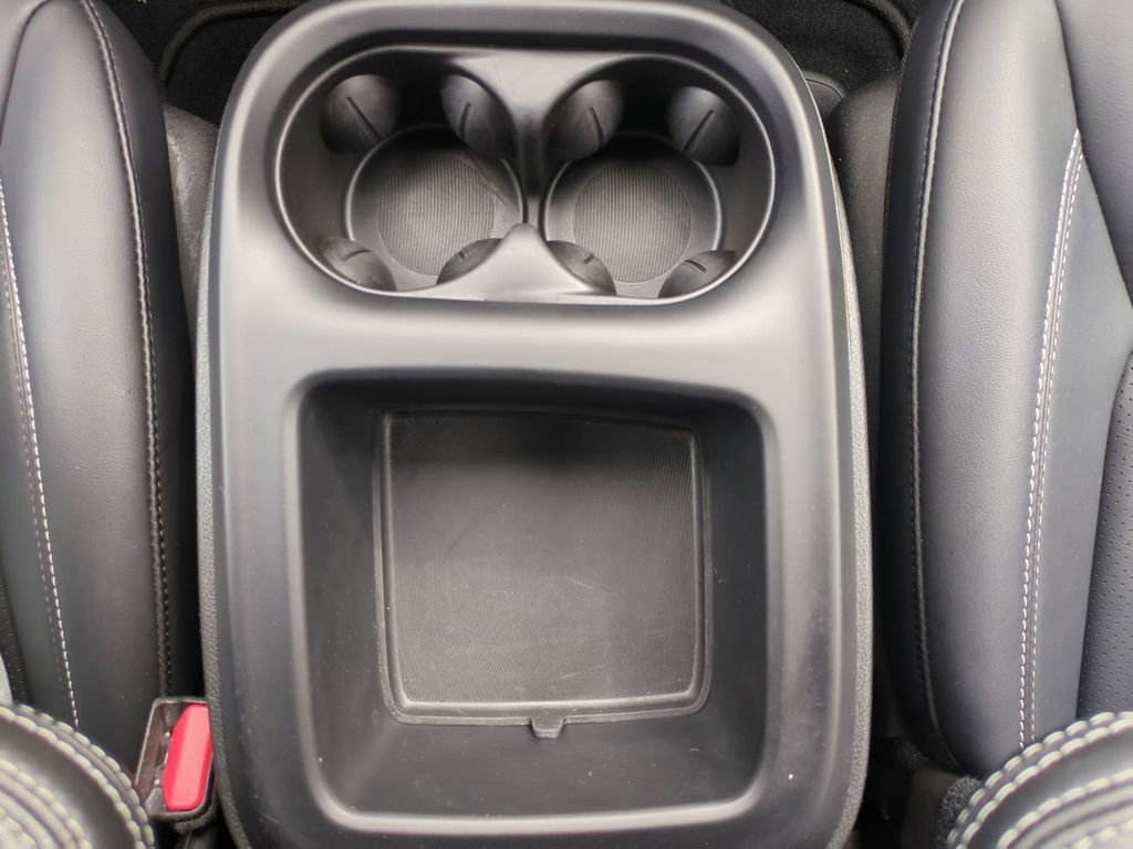 Used 2025 Chrysler Pacifica Select image 23