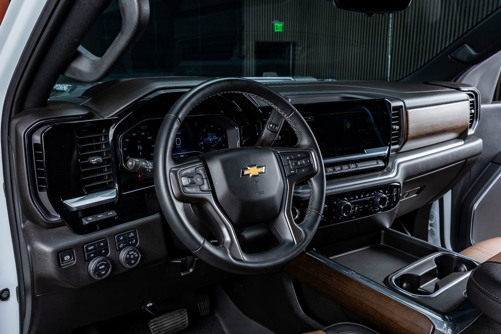 Used 2024 Chevrolet Silverado 3500 High Country w/ High Country Premium Package image 17