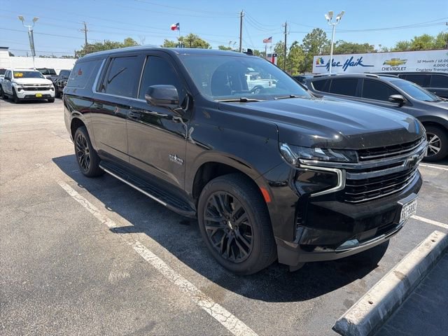 Used 2022 Chevrolet Suburban LT w/ LT Signature Plus Package RWD image 4