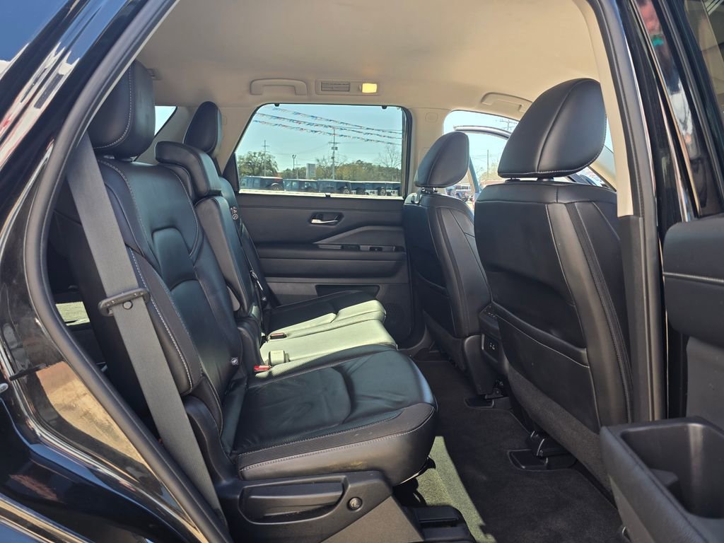 Used 2023 Nissan Pathfinder SL image 14