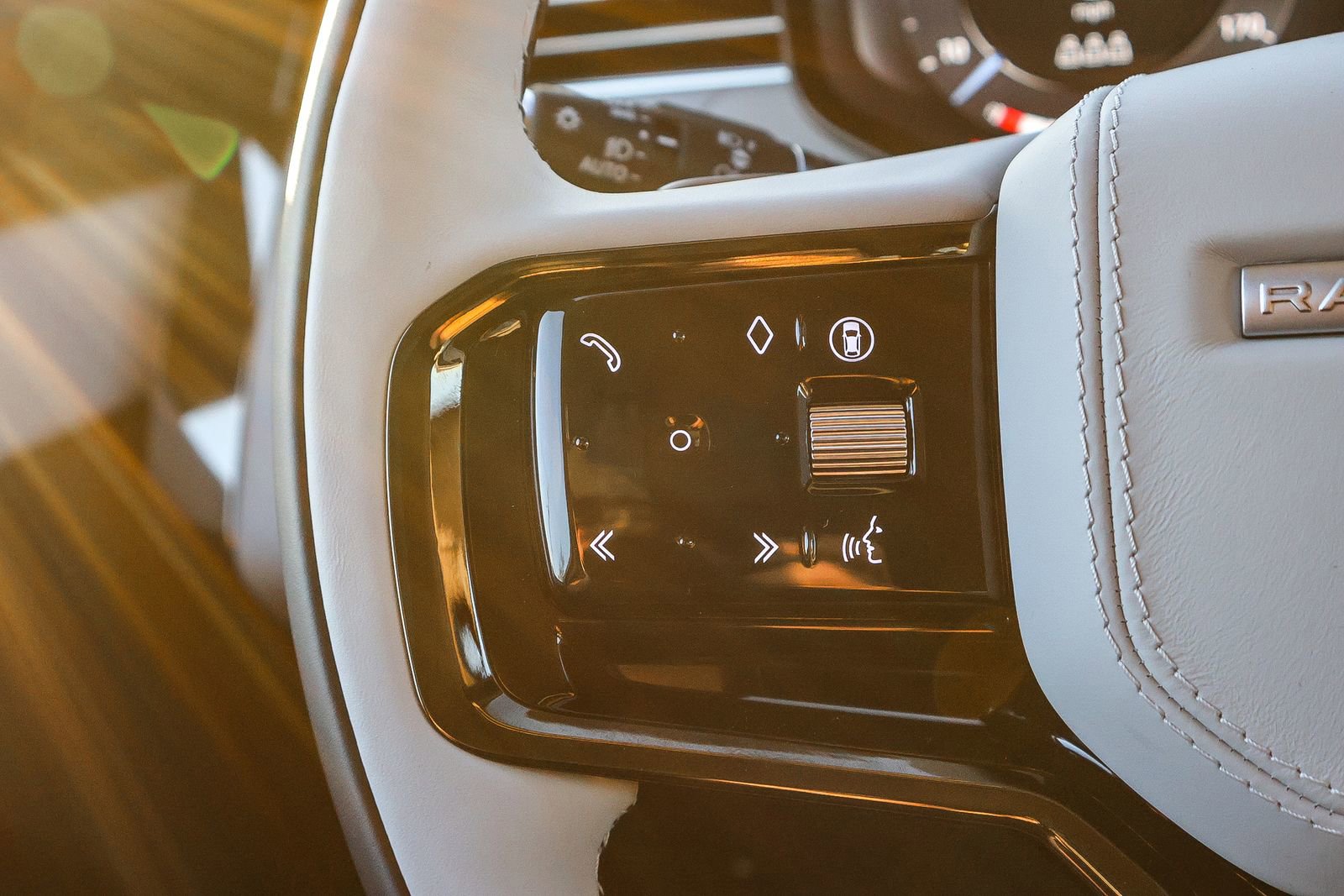 New 2026 Land Rover Range Rover Sport Dynamic SE image 38