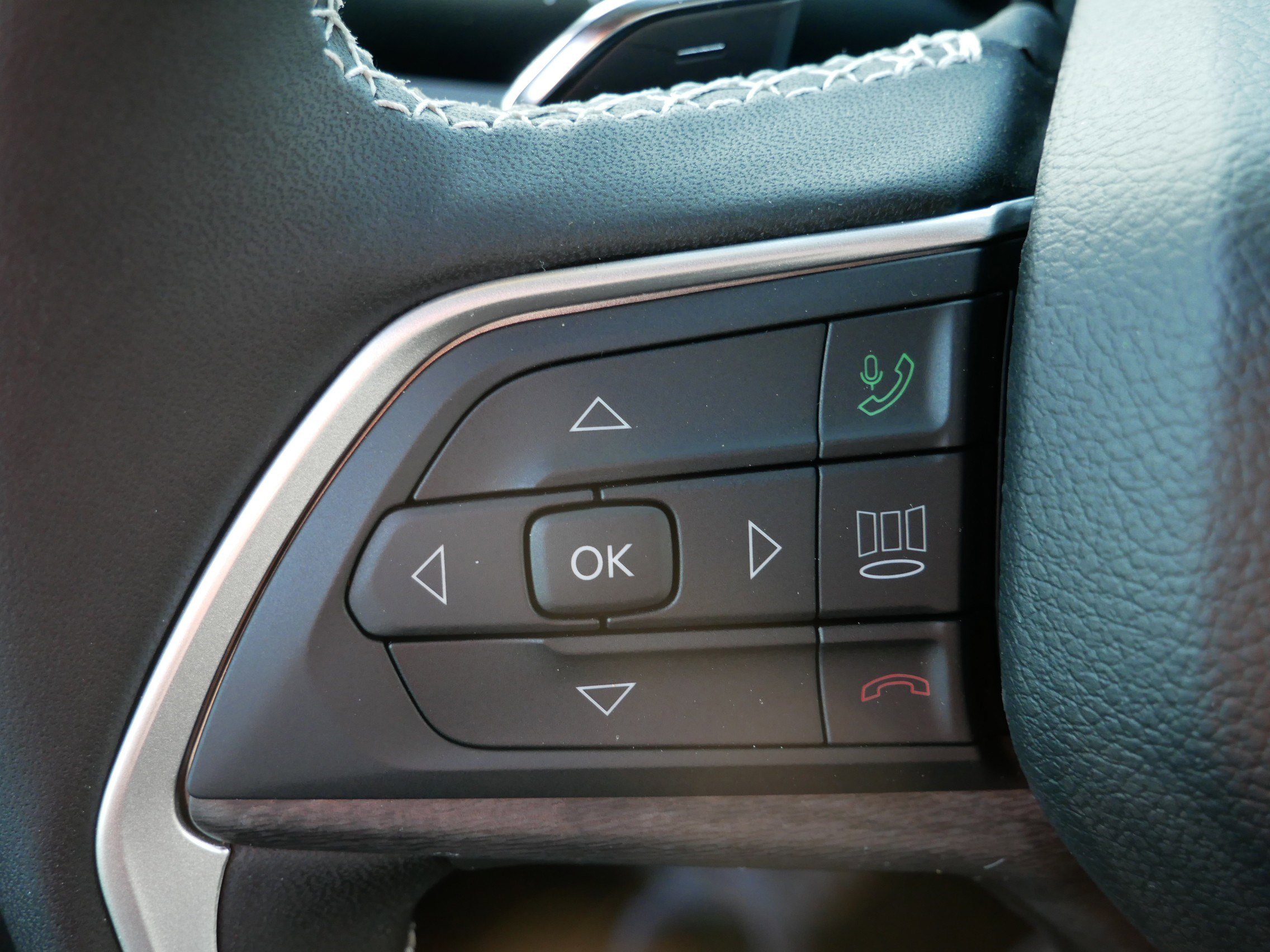 New 2025 Jeep Grand Cherokee Limited w/ Black Appearance Package image 19