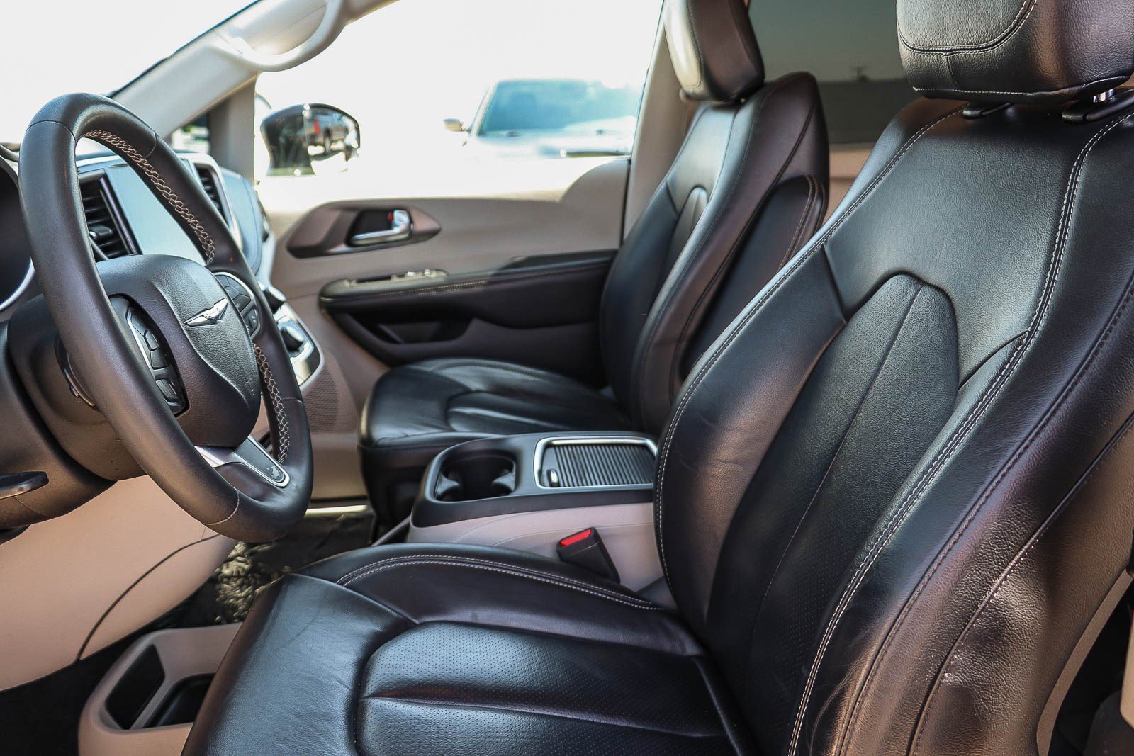 Used 2022 Chrysler Pacifica Touring-L FWD image 18