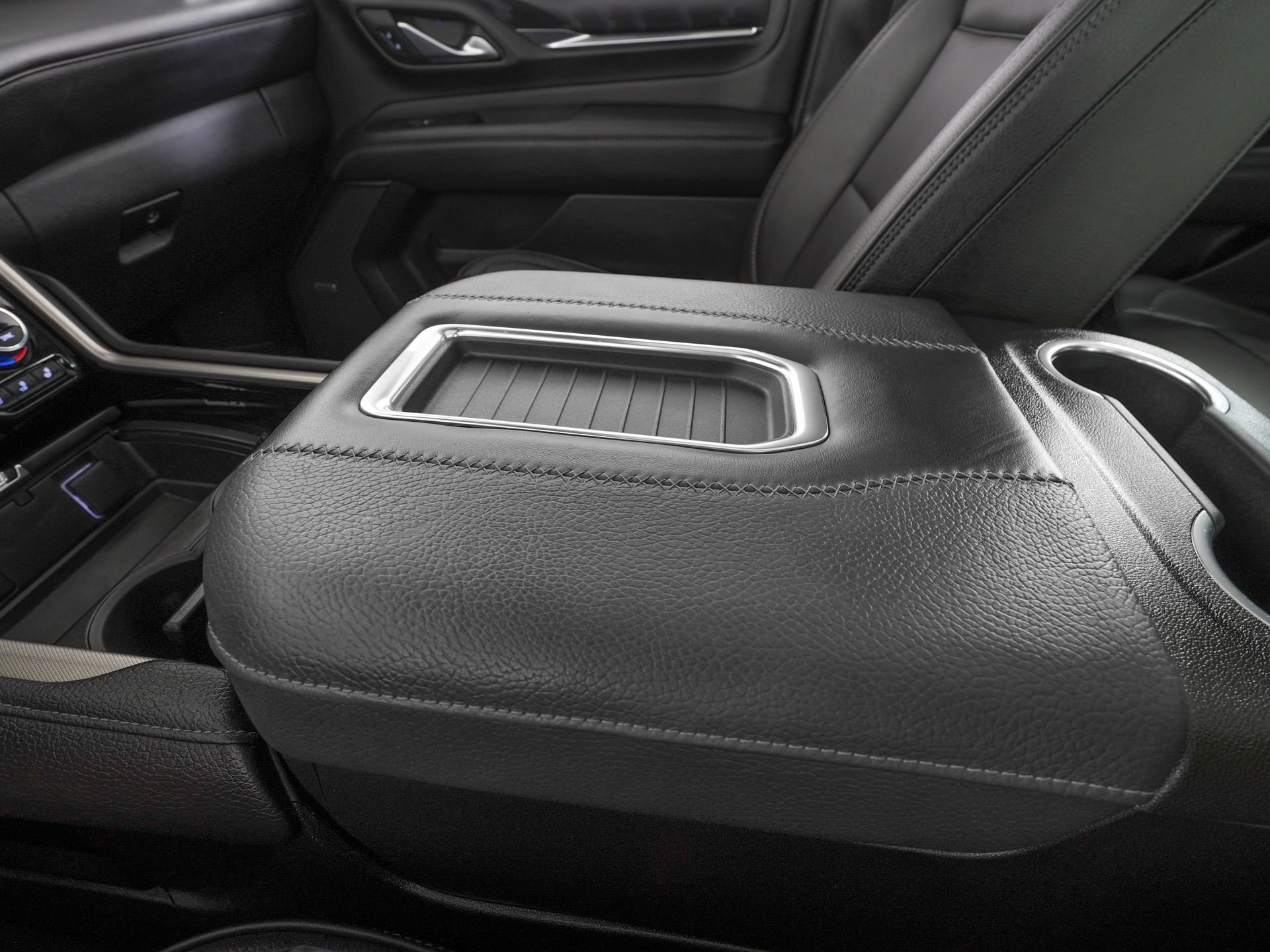 Used 2022 GMC Yukon Denali RWD image 30