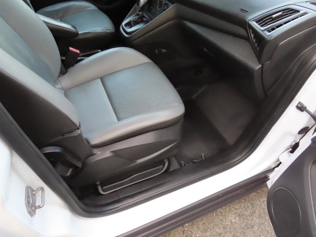 Used 2015 Ford Transit Connect XL FWD image 25