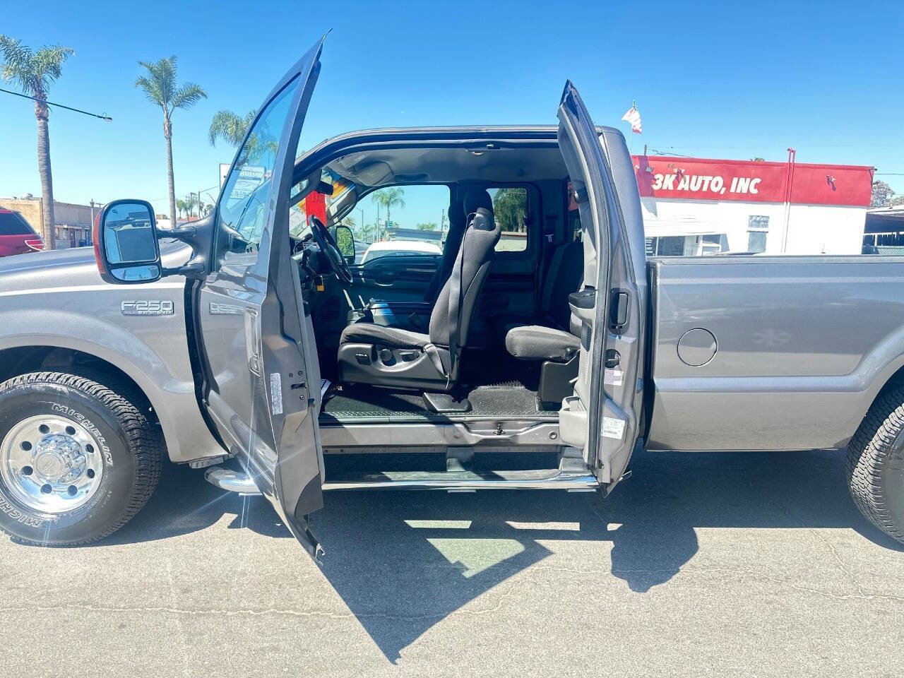 Used 2003 Ford F250 XLT image 9