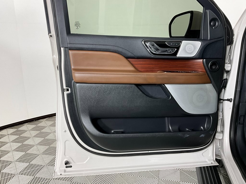 Used 2022 Lincoln Navigator Reserve image 18