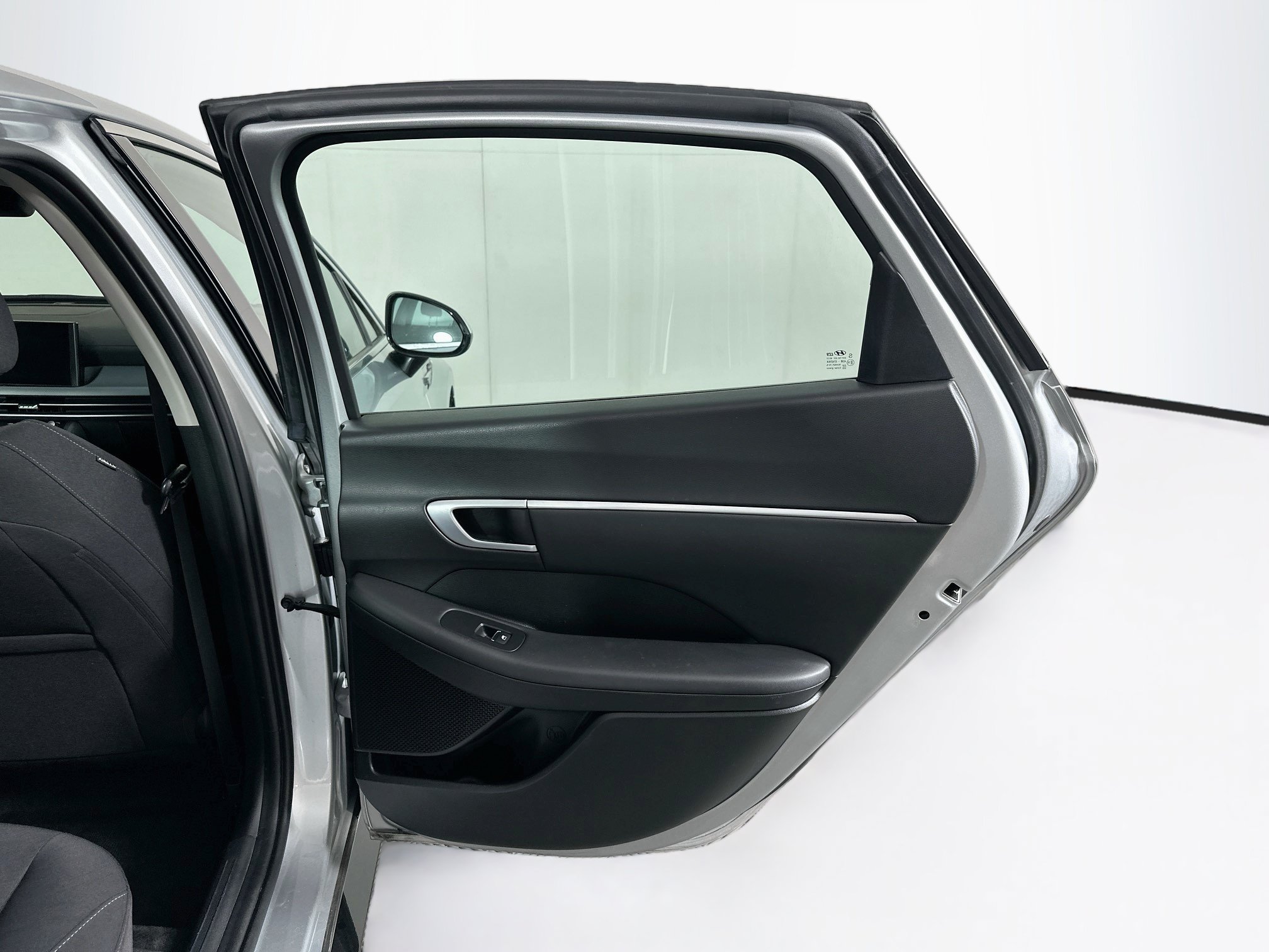 Used 2025 Hyundai Sonata SEL FWD image 28
