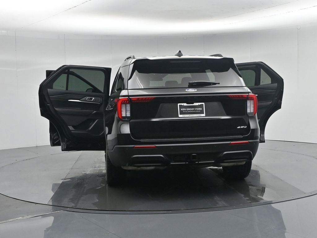 Used 2025 Ford Explorer ST-Line w/ ST-Line Street Pack image 36