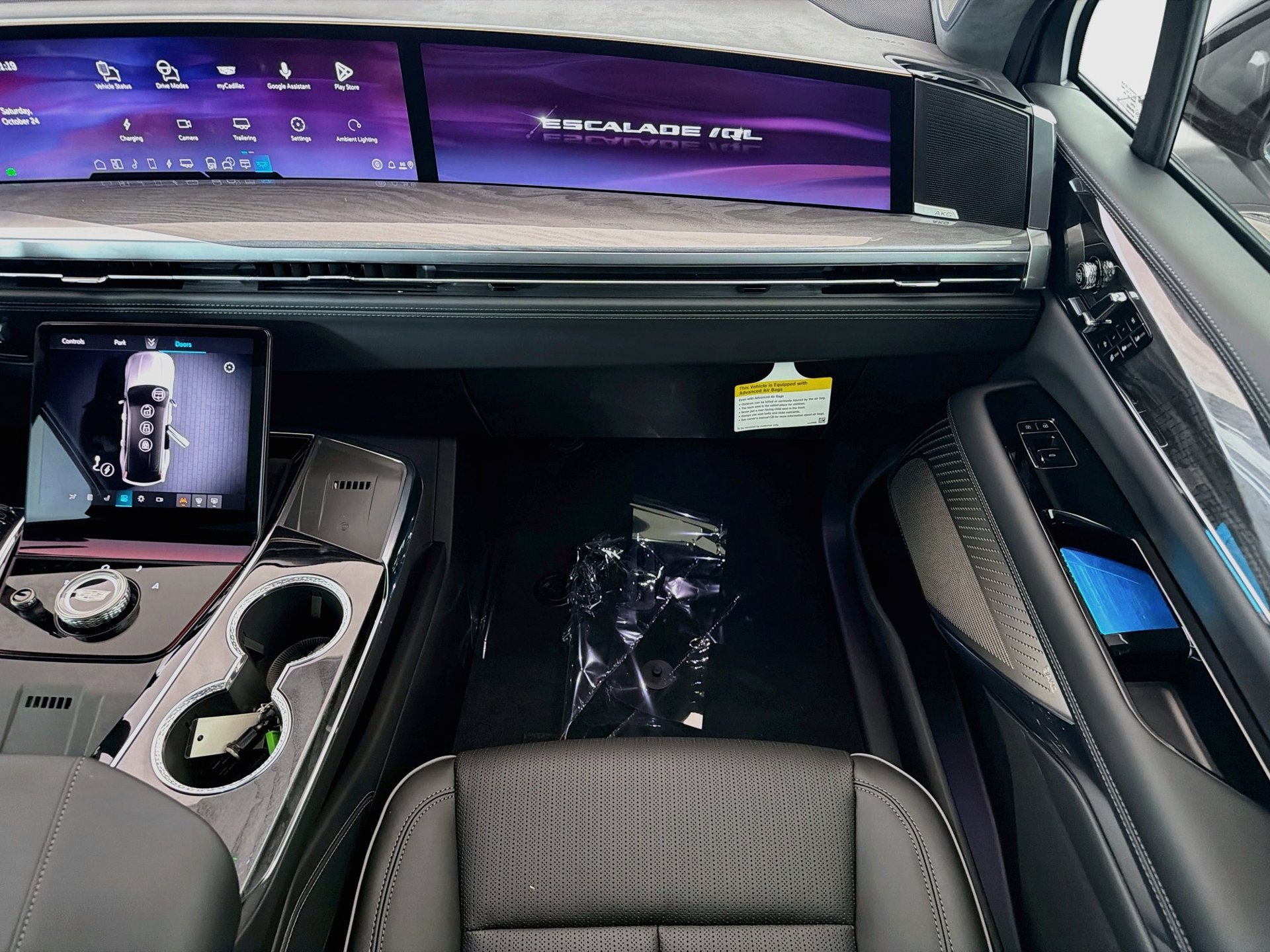 New 2026 Cadillac Escalade IQL Sport 2 w/ LPO, ONYX Package AWD/4WD image 19