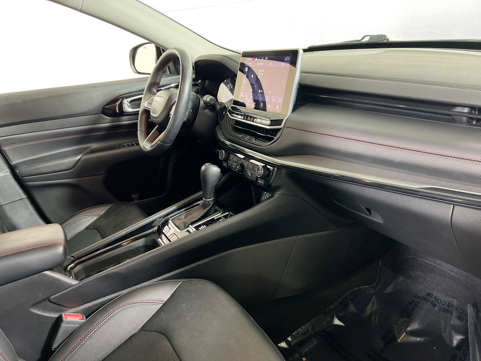 Used 2022 Jeep Compass Trailhawk w/ Trailhawk Convenience Group AWD/4WD image 27