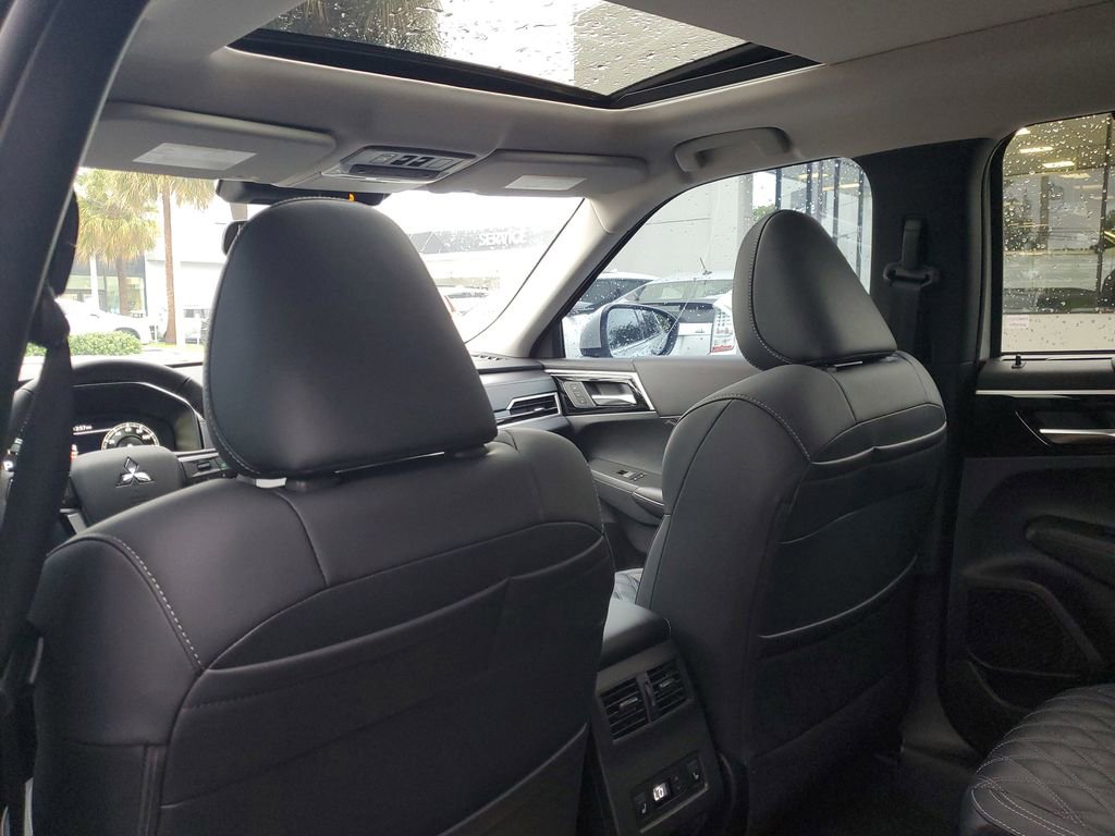 New 2025 Mitsubishi Outlander SEL image 12