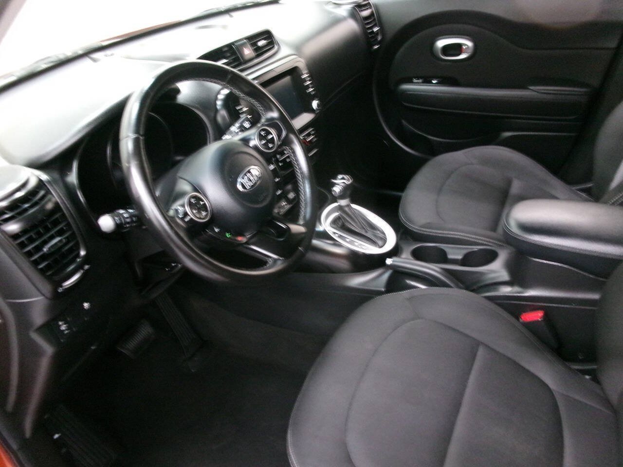 Used 2018 Kia Soul + FWD image 15