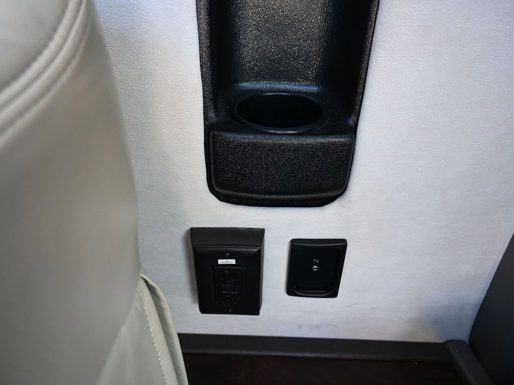 Used 2014 Mercedes-Benz Sprinter 3500 image 32