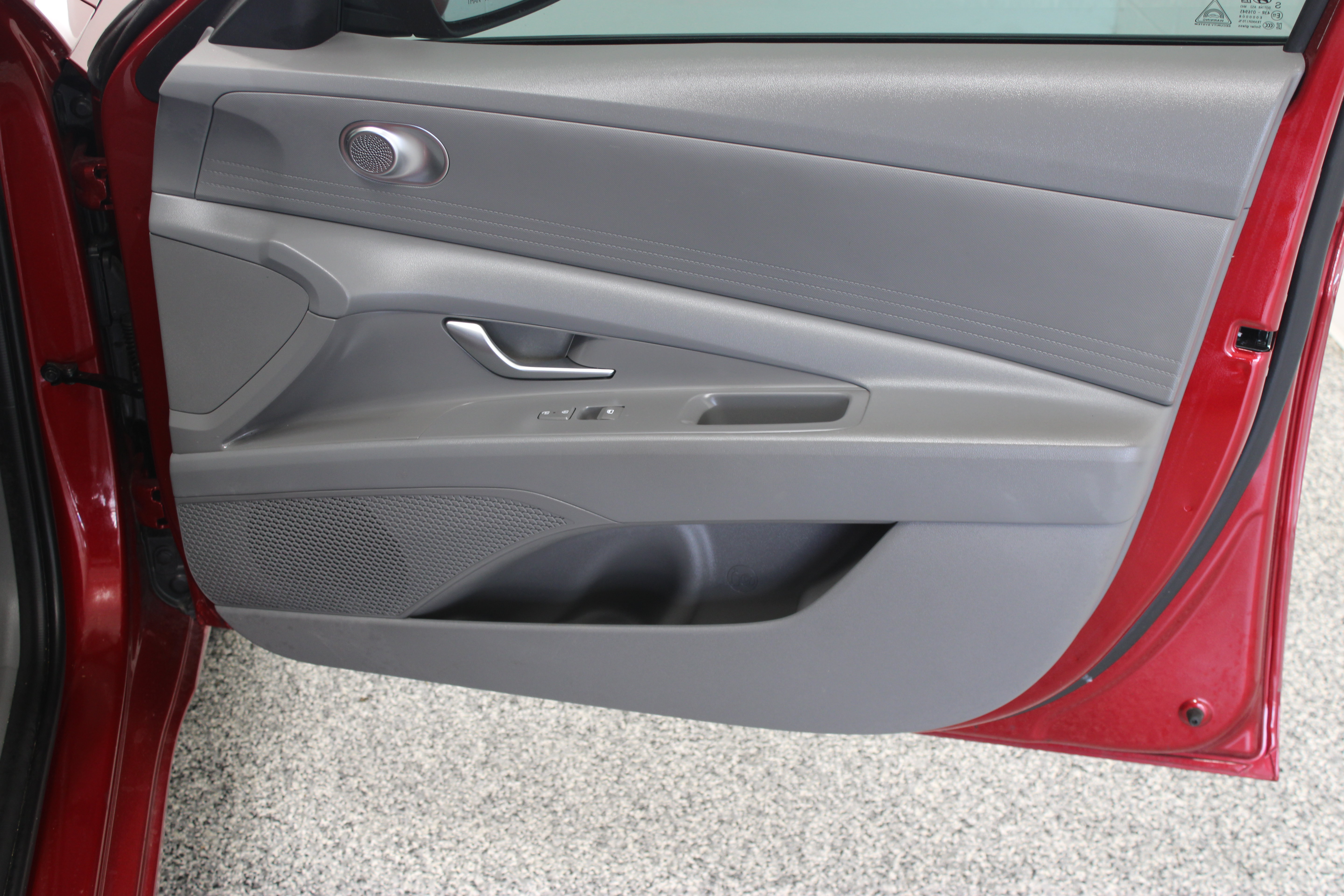 Used 2025 Hyundai Elantra SE FWD image 32
