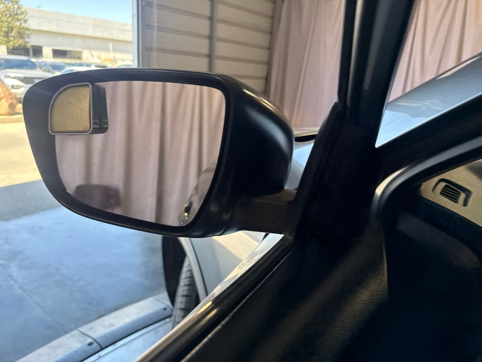Used 2017 Nissan Rogue SV FWD image 18