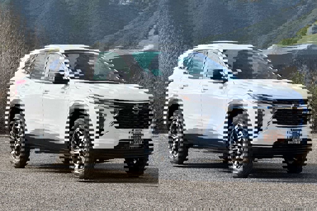 New 2026 Chevrolet Trax RS image 2