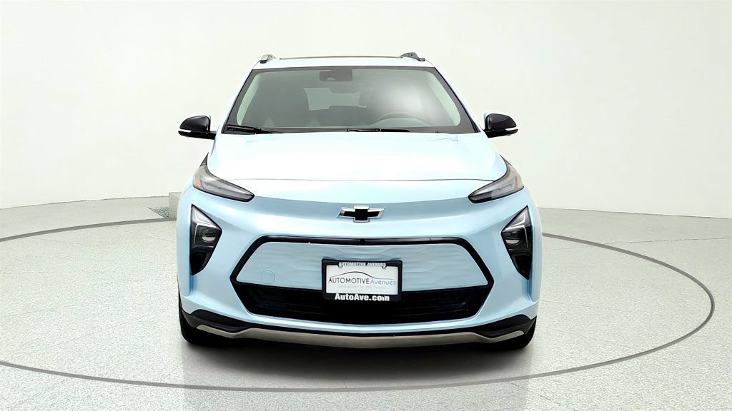 Used 2023 Chevrolet Bolt EUV Premier w/ Sun & Sound Package FWD image 2