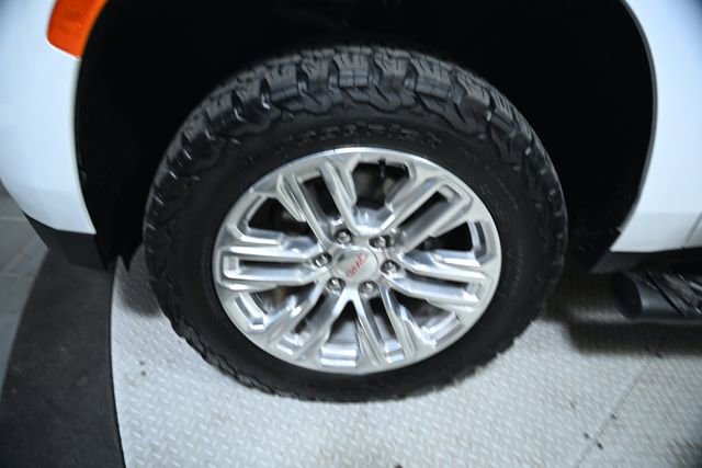 Used 2023 GMC Yukon XL SLT w/ SLT Luxury Package image 22