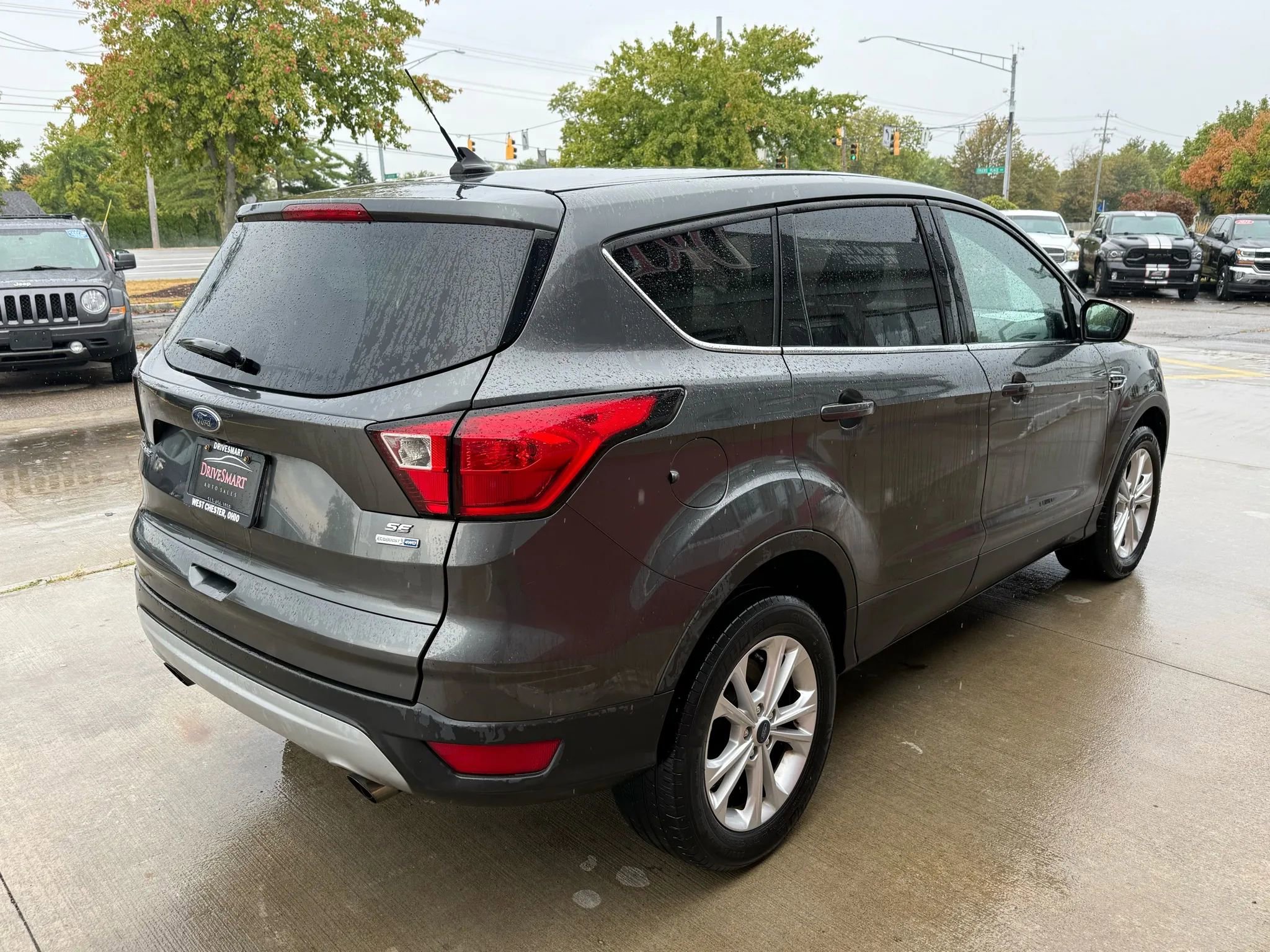 Used 2019 Ford Escape SE image 3