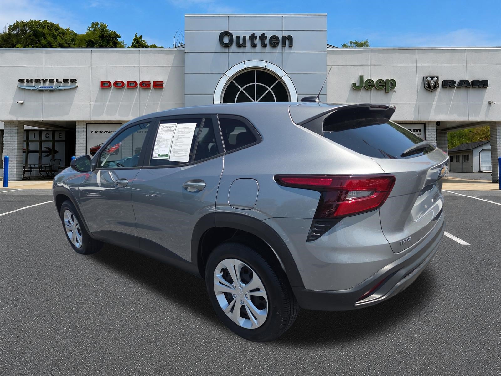 Used 2025 Chevrolet Trax LS FWD image 6