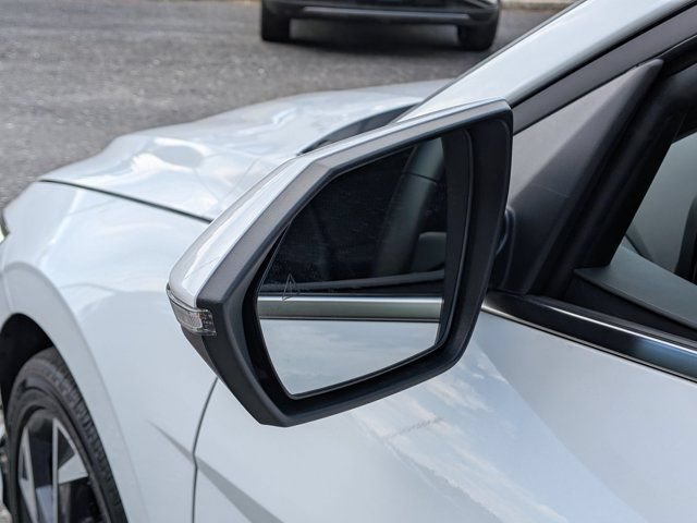 Used 2025 Hyundai Elantra Limited FWD image 11