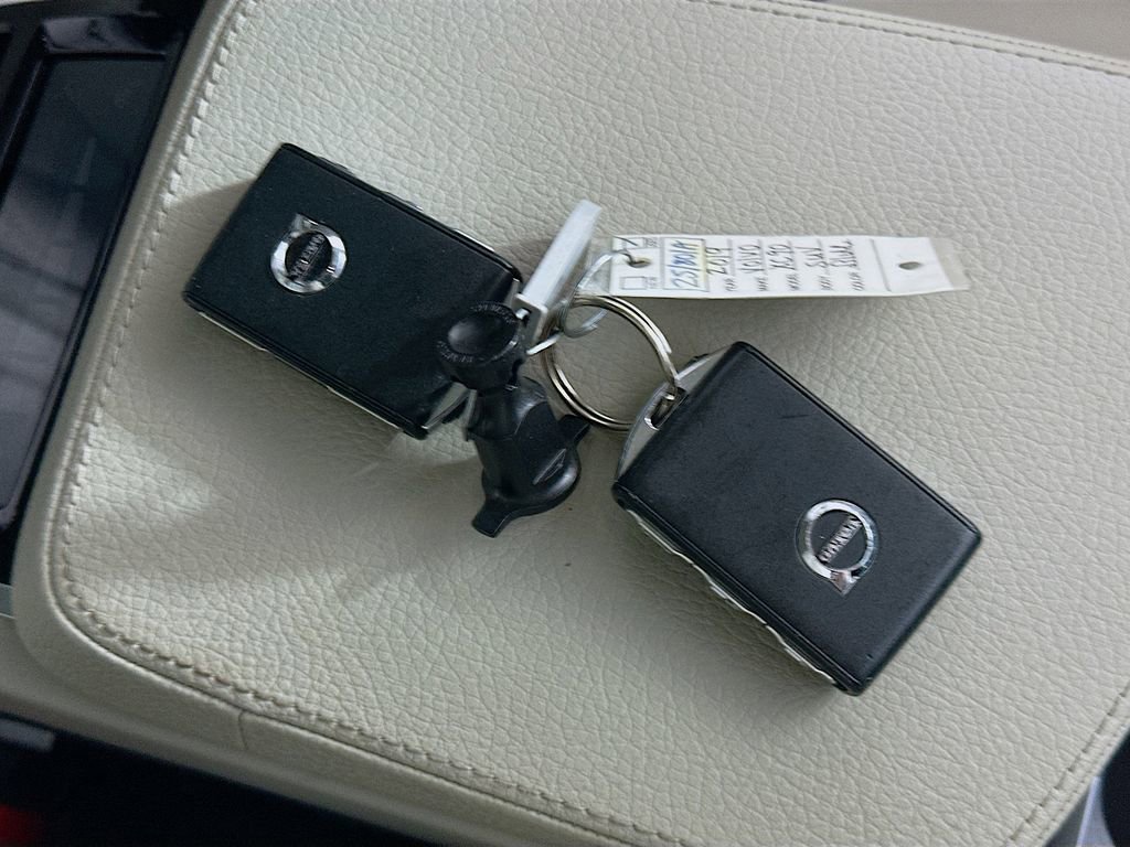 Used 2019 Volvo XC90 T6 Momentum w/ Advanced Package image 36